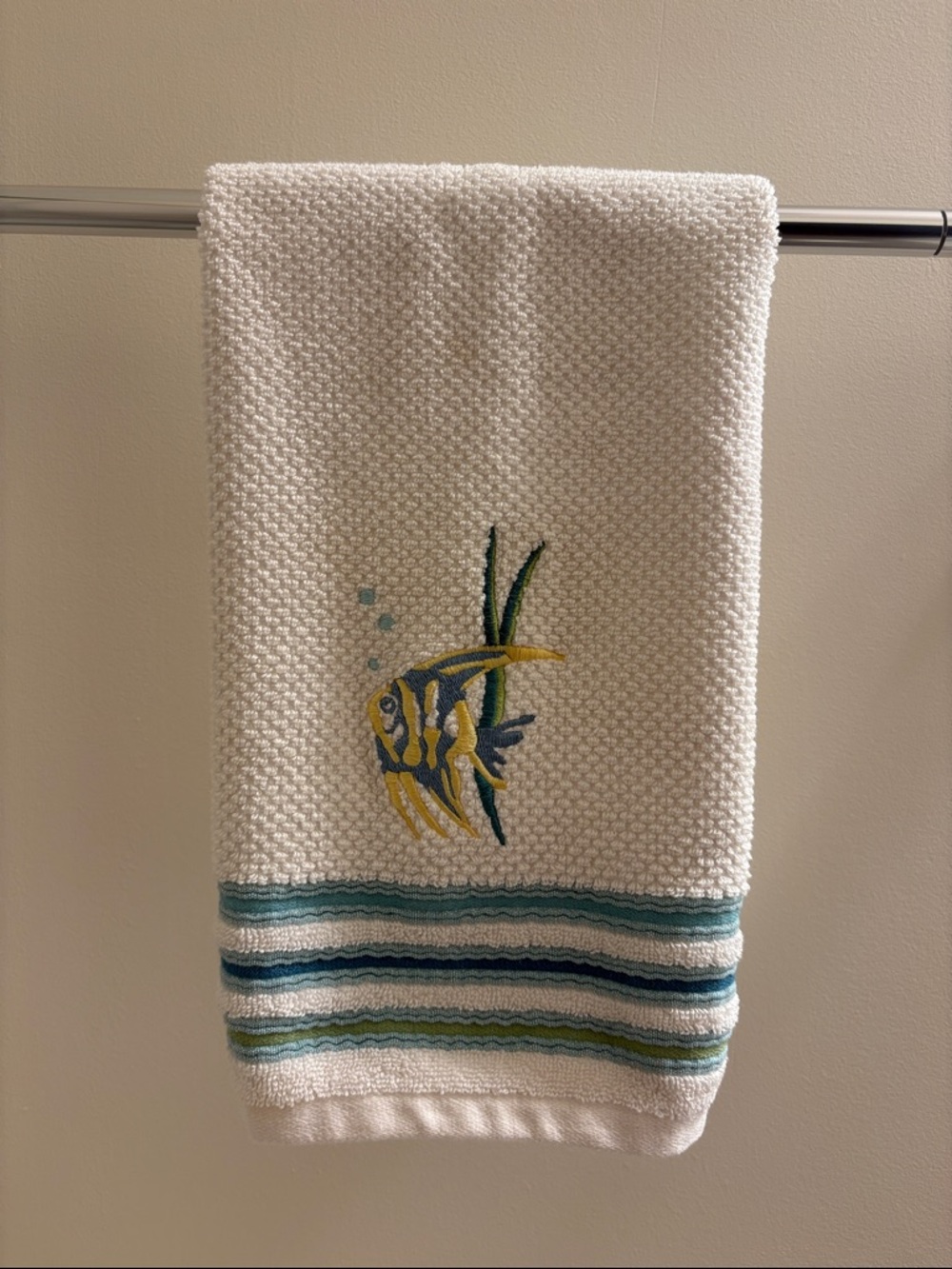 SKL Home White Fish Embroidered Fish Hand Towel - White & Teal